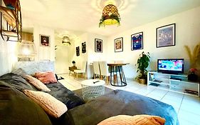 Bel Appartement T3 de 60m2 avec Parking, Terrasse, proche du Métro et du Périph
